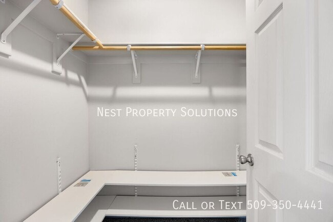 Building Photo - 935 E Mt. Adams St