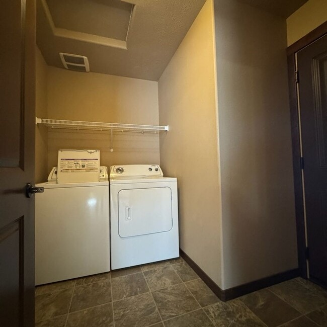 Building Photo - Cute and Cozy 3 Bedroom 2 Bath Rancher