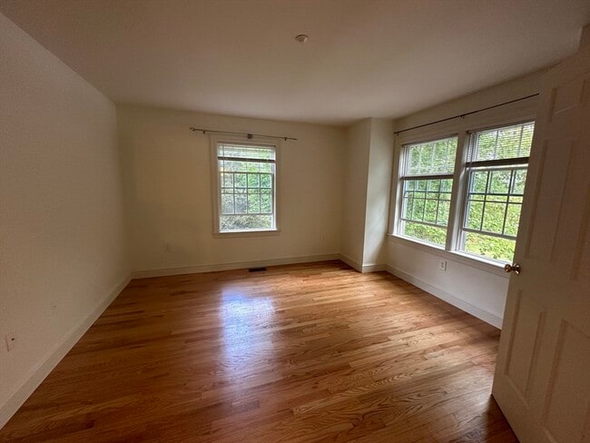 Building Photo - 18 Edgemoor Cir