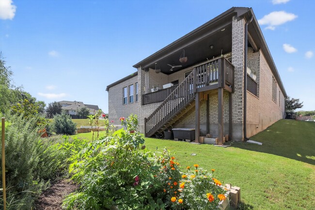 Building Photo - GATED COMMUNITY - 3 BEDROOM