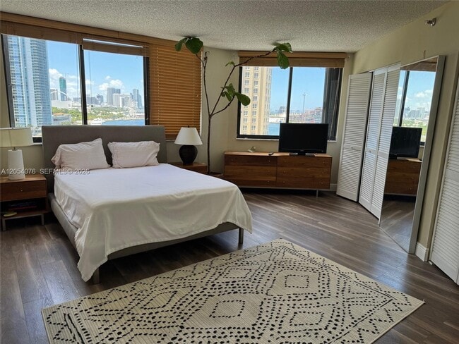 Building Photo - 540 Brickell Key Dr