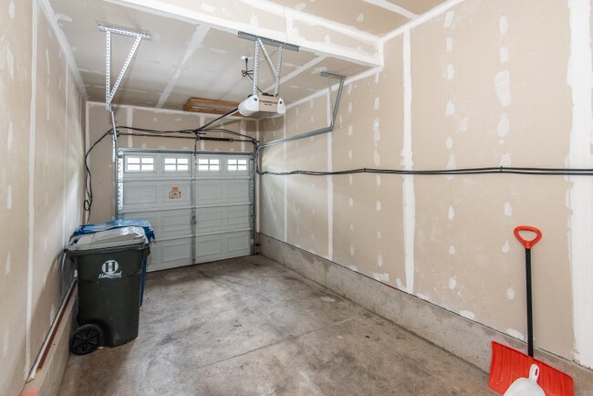 Building Photo - 4839 Heritage Heights Cir