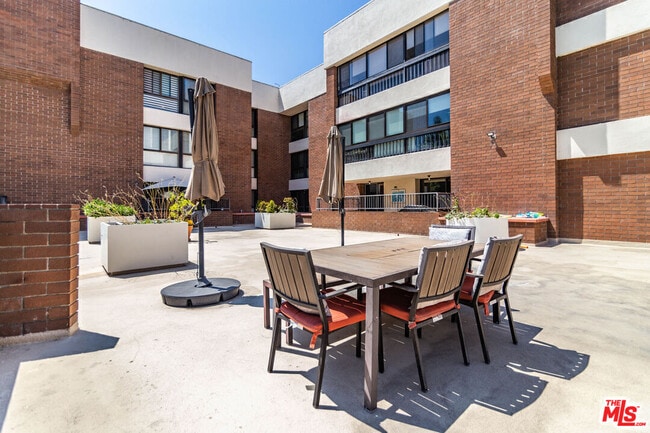 Building Photo - 4477 Wilshire Blvd