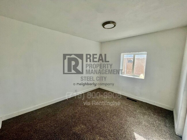 Building Photo - 2802 Lakeview Ave