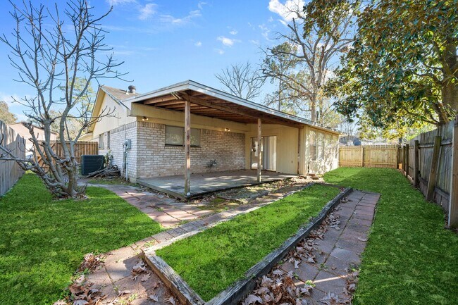 Building Photo - 3819 Deerbrook Dr