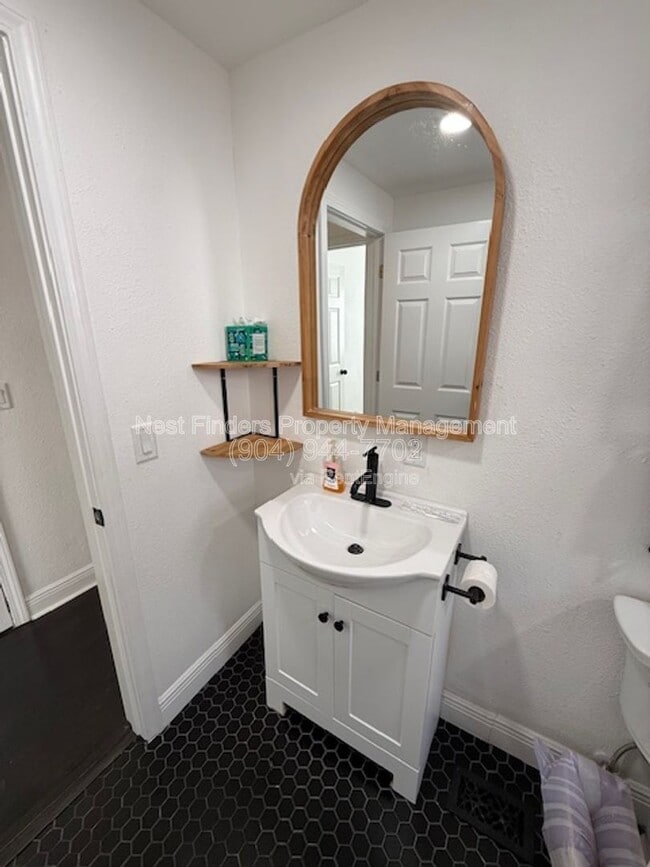 Building Photo - 2813 College St