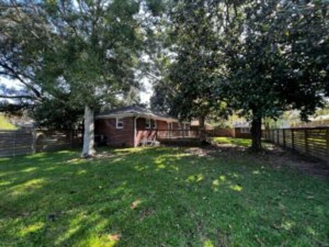 Building Photo - 1343 Hermitage Ave