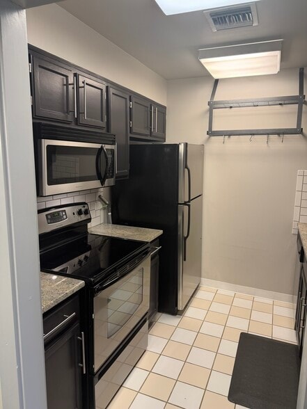 Building Photo - 145 15th St NE