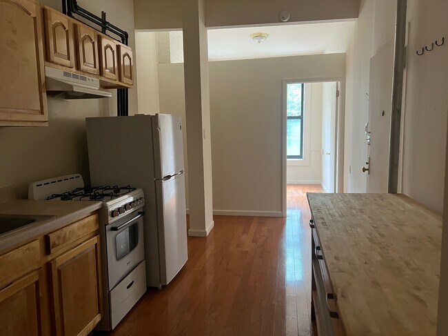 Primary Photo - 344 E 9th St
