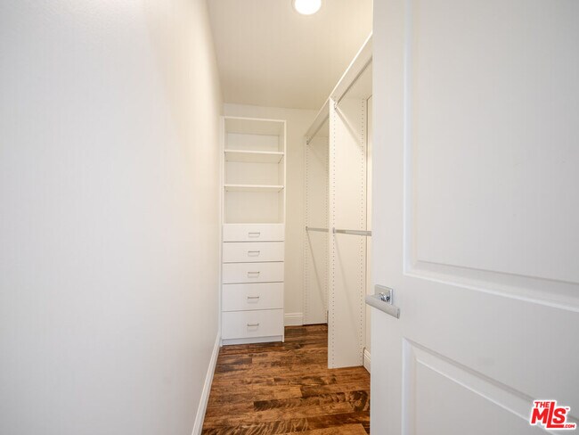 Building Photo - 5417 Allott Ave