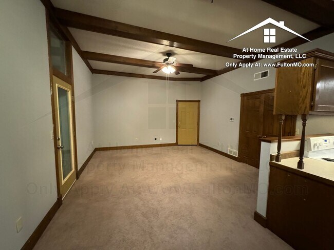 Building Photo - 103 E 10th St