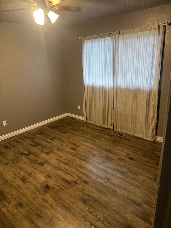 Building Photo - 524 Silcott Ct