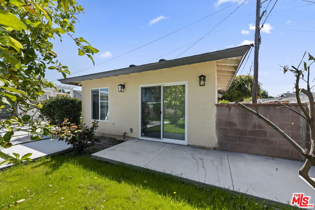 Building Photo - 6229 Sylvia Ave