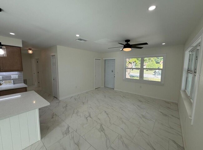 Building Photo - 1809 5th Ave W