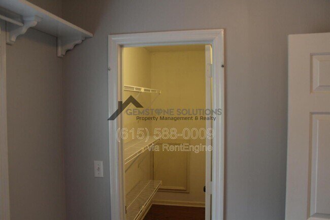 Building Photo - 430 Maplegrove Dr