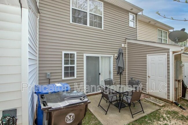 Building Photo - 137 Lynch Cir