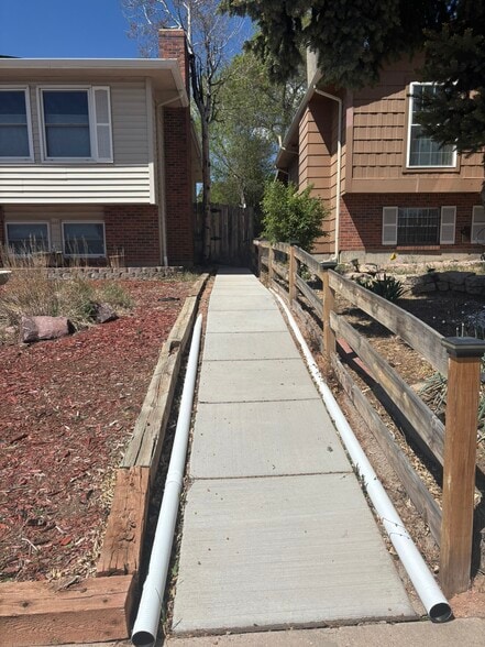 Private walking path and entrance - 5170 Saddle Dr