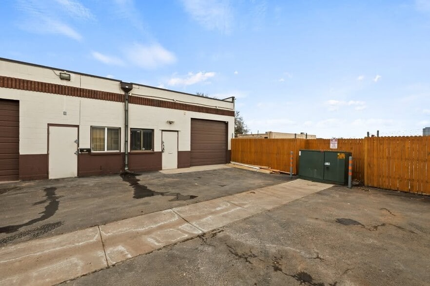 Building Photo - 903 Yuma St