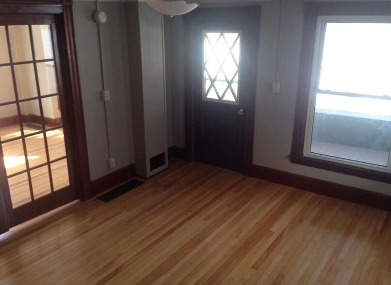 Building Photo - 257 S Main St