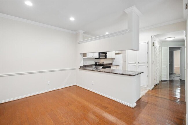 Building Photo - 2111 Welch St