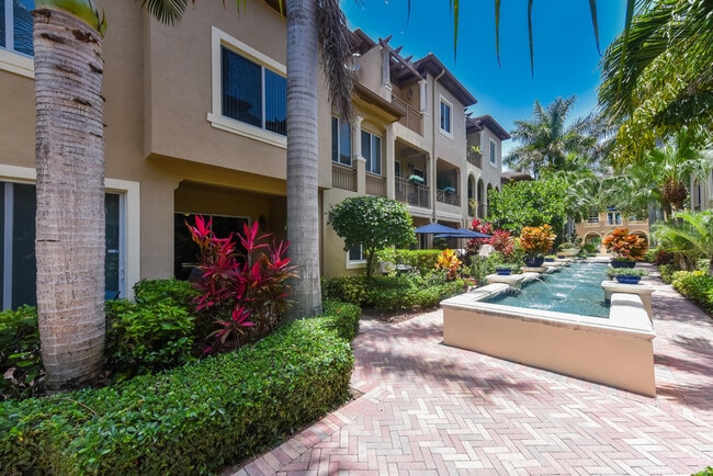Primary Photo - 3033 Waterside Cir