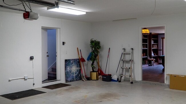 Building Photo - 1635 Royal Palm Dr S