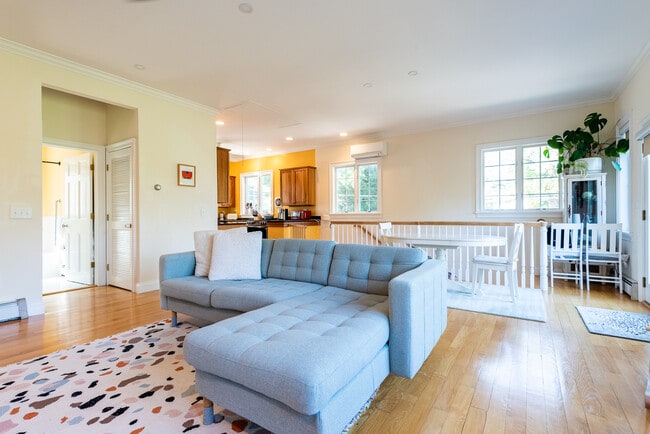 Building Photo - 11 N Main St