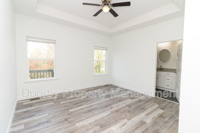 Building Photo - 1213 N Chamberlain Ave