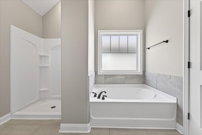 Building Photo - Pet Friendly Four Bedroom with Bonus!