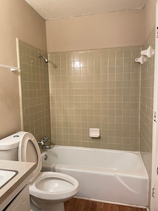 Building Photo - 2000 Patio Ct