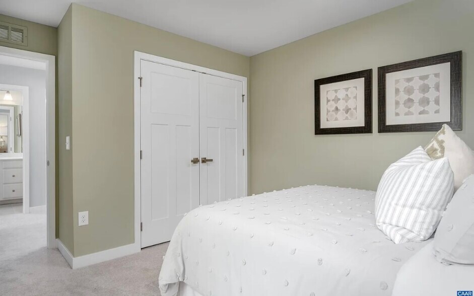 Building Photo - 736 Empire St