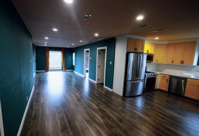 Building Photo - 2118 Berwick Ave