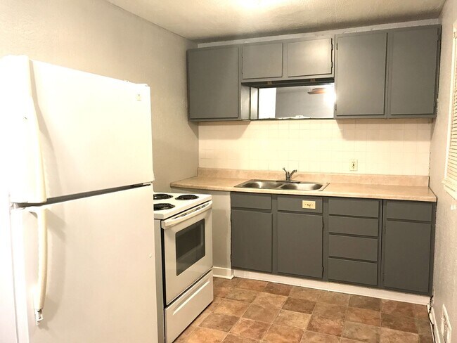 Building Photo - Move In Ready Cozy 3 bedroom