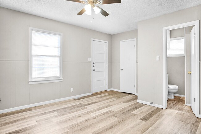 Building Photo - 4309 42nd St