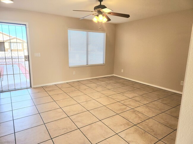 Building Photo - Now Available! Phoenix Rental Home Ready