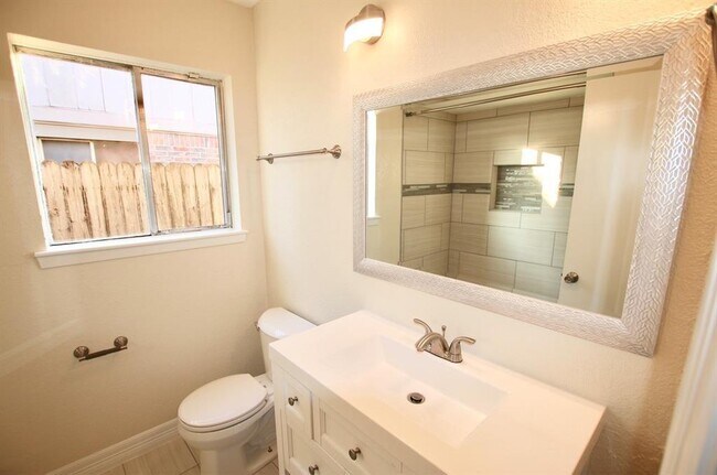 Building Photo - 3015 Quail Valley E Dr