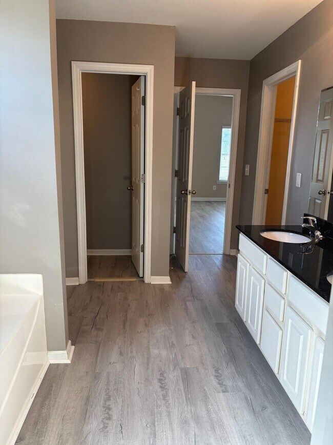 Building Photo - 1825 Polaris Dr