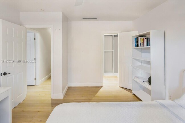 Building Photo - 16550 SW 77th Ct