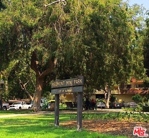 Building Photo - 1112 E Lexington Dr