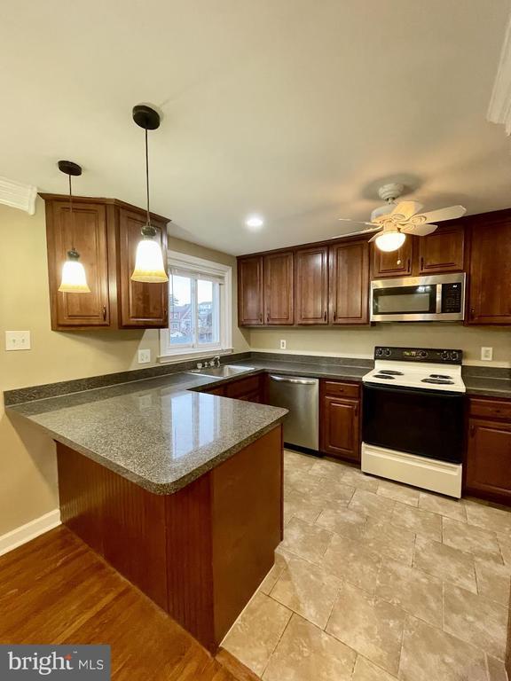 Building Photo - 119 E 11th Ave