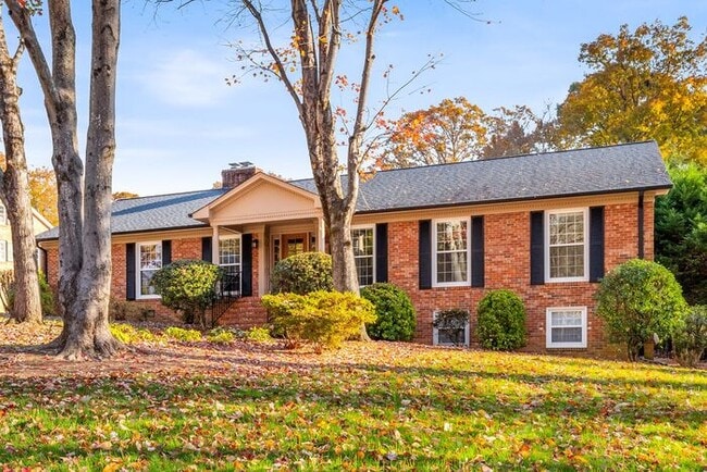 Building Photo - NW, Updated, Wood Floors, SS Appl., Den, D...