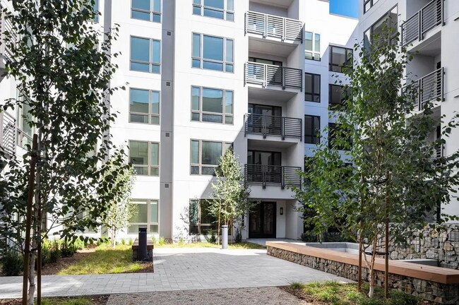 Building Photo - 401 Willow Ave