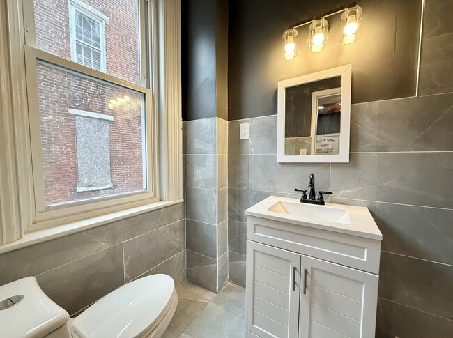 Building Photo - 347 Kerlin St