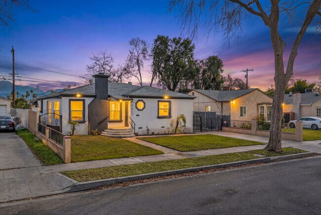 Building Photo - 1667 Valencia Ave