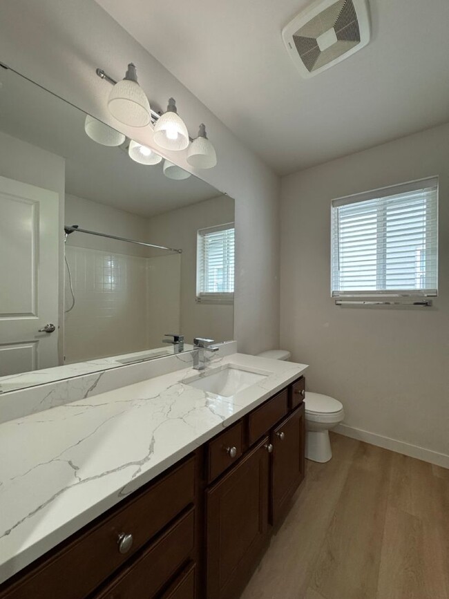 Building Photo - Spacious 3BD/2.5BTH Home w/ Modern Upgrade...