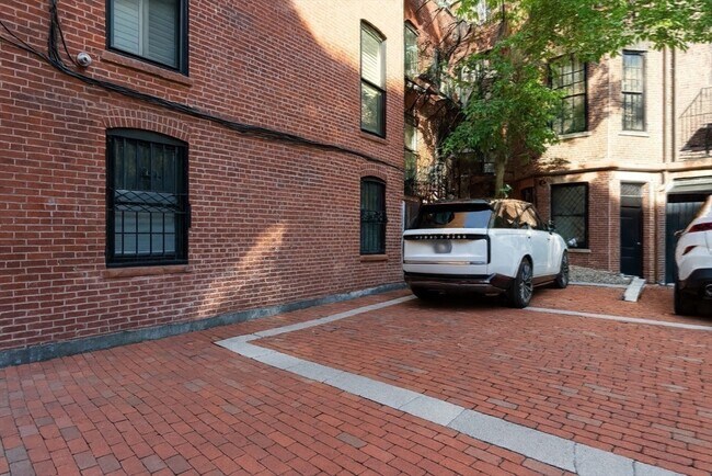 Building Photo - 288 Commonwealth Ave