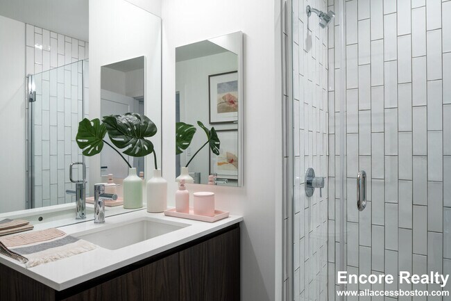 Building Photo - 771 Beacon St St