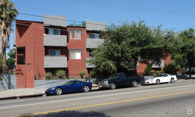 Building Photo - 6631 N Figueroa St