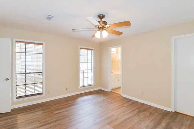 Building Photo - 414 Woodhaven Ct
