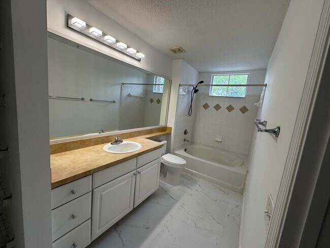 Building Photo - 9873 Baywinds Blvd